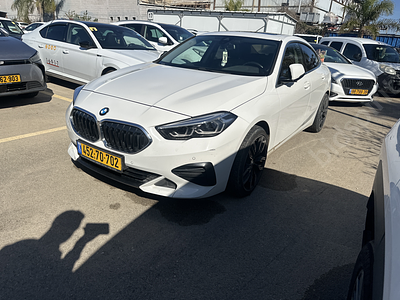 ב.מ.וו. 218i מודל 2021. 179,297 ק"מ, יד שלישית. מחיר מחירון: ₪116,000. תיבת הילוכים: אוטומטי 