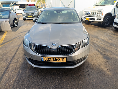 סקודה אוקטביה מודל 2019. 211,966 ק"מ, יד שנייה. מחיר מחירון: ₪62,000. תיבת הילוכים: אוטומטי 