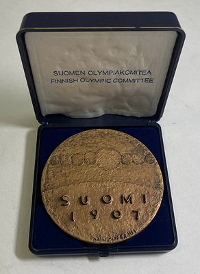 Олимпийский комитет Финляндии. Настольная медаль 1977 год, родная коробка, тяжелый металл, D75 мм.
