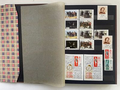 Альбом с марками СССР, не разобран, продается как есть, все заполненные страницы на фото.