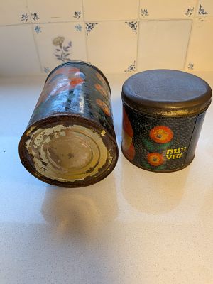 קופסאות פח ויטה לא טעיתה. שתי קופסאות פח וינטג של חברת ויטה. סימני גיל וחלודה