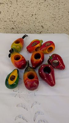 לוט תשעה מחזיקי מפיות מעץ, בצורת פירות