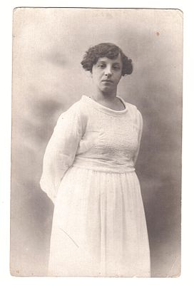 Старинная фотография дамы