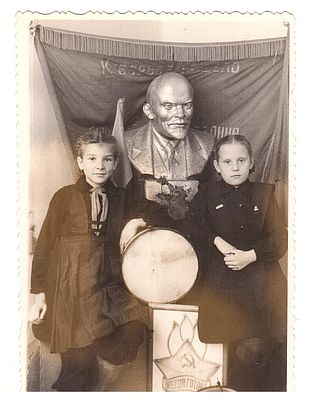 Фотография детей в пионерской комнате