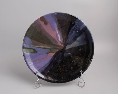 Блюдо настенное. Россия, автор Малолеткова Е., начало 21 века. 
Фаянс, цветные поливы. 
Диаметр 