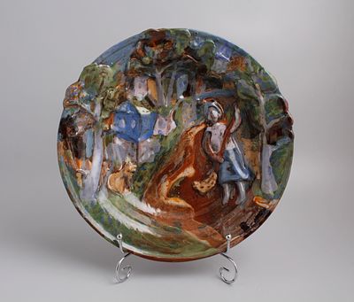 Декоративное блюдо "Уборка улицы". СССР, автор Леонов Ю.П., 1979 год. 
Керамика, цветные 