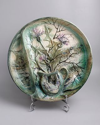 Настенное украшение "Ваза с цветами". Россия, автор Багинян И.К., 1992 год. 
Фаянс. 
Диаметр 32 