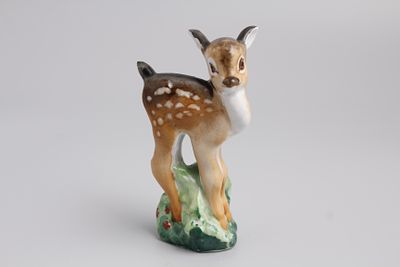 Статуэтка "Олененок". СССР, ЛФЗ, 1950-1960-е годы. 
Фарфор. 
Высота 9 см. 
Состояние отличное.