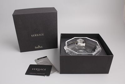 Орешница. В родной коробке. Германия, Розенталь для Дома Версаче, 20 век. 
Стекло. 
Высота 4,5 