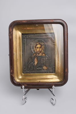 Икона в киоте "Господь Вседержитель". Россия, начало 20 века. 
Дерево, темпера. Оклад: белый 