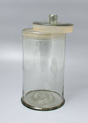 Большая медицинская банка с крышкой. Европа, вторая половина 20 века, 
стекло. Объем 3,5 л. 