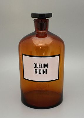 Большая аптечная банка с крышкой (штанглас) с надписью &laquo;Oleum ricini&raquo; (касторовое масло). Европа 