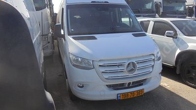 מרצדס בנץ 519CDI מודל 2023. 187,719 ק"מ, יד ראשונה. תיבת הילוכים: אוטומטי
צבע: לבן, מנוע: דיזל 