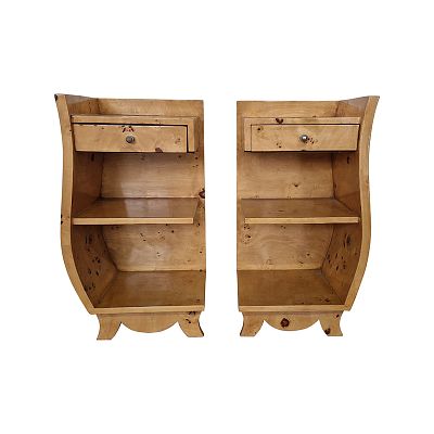 Coppia di comodini di linea D&egrave;co. Coppia di comodini simmetrici di linea Dec&ograve; in radica di 