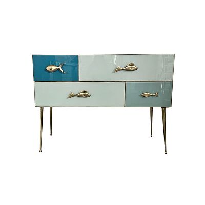 Consolle con maniglie a pesce. Consolle con struttura in legno, rivestita in vetro di colore 