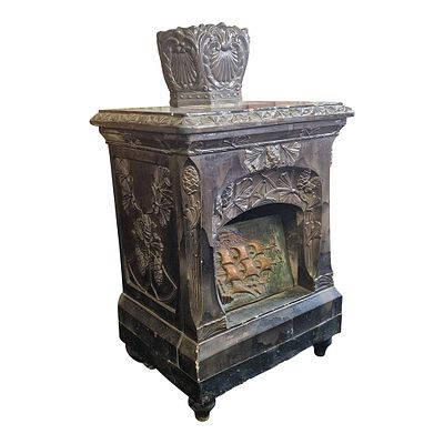 Stufa in maiolica, fine 800 – primi 900. Antica stufa in maiolica di fine 800 – primi 900, con 