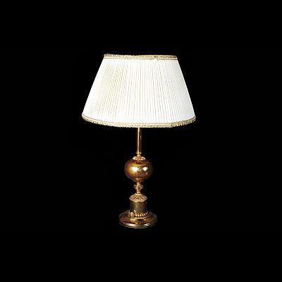 Lampada classica da tavolo – Italia, XX secolo. Lampada classica da tavolo, corpo in ottone 