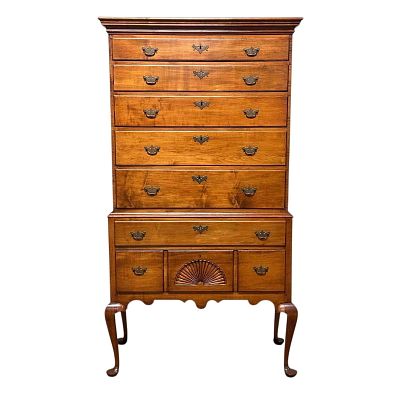 Early American New England Tiger Maple Highboy. An 18th C. New England Queen Anne tiger maple 