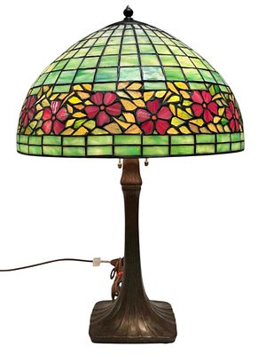 Handel Arts and Crafts Leaded Glass Bronze Table Lamp. Early 20th century, American Arts and 