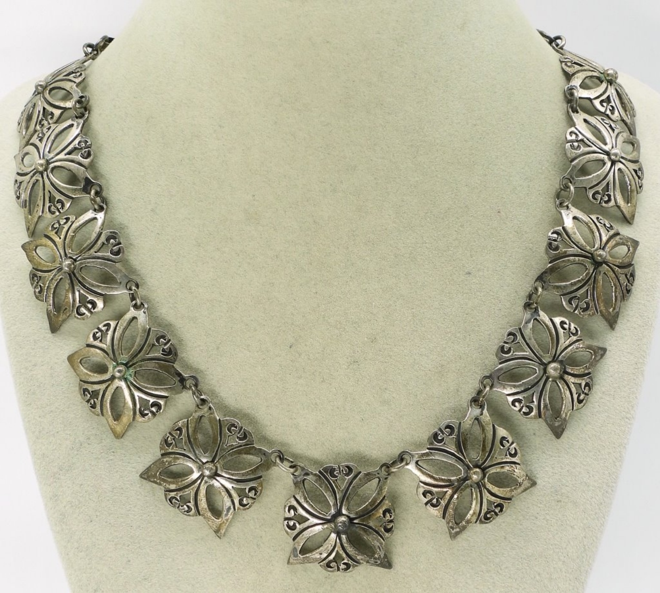 Vintage Auctions Online | October 29 Silver Splendor: A Sterling Auction