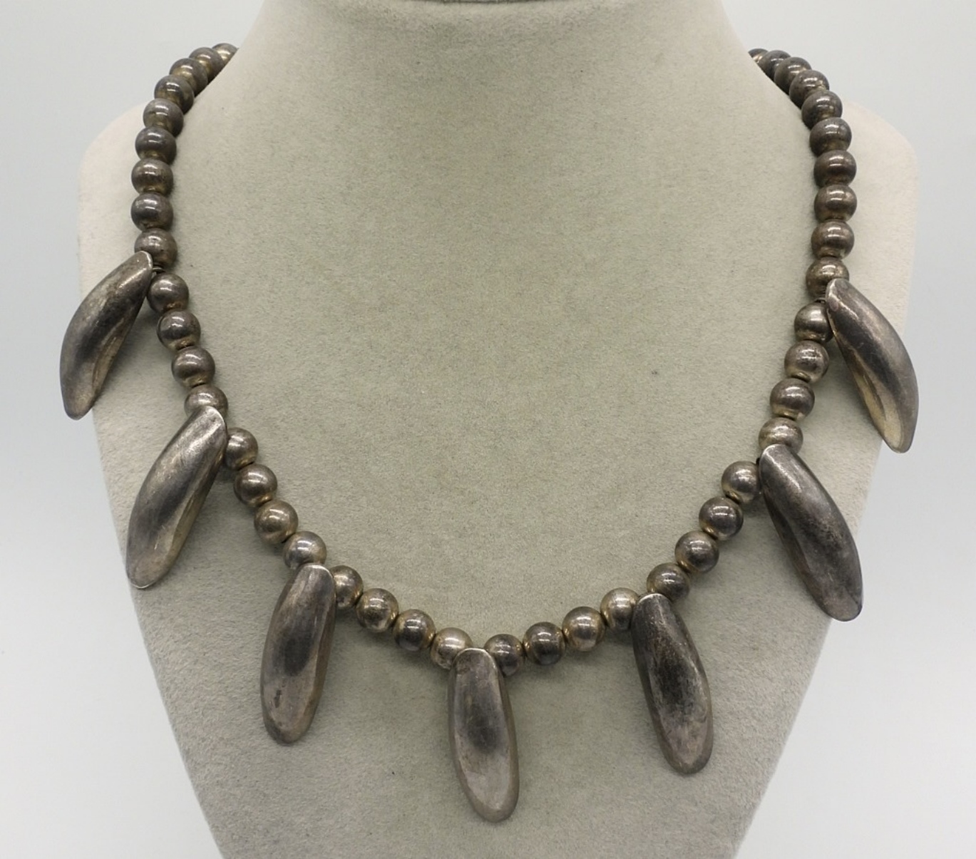 Vintage Auctions Online | February 25 Flash of Silver No-Reserve Jewelry Blowout