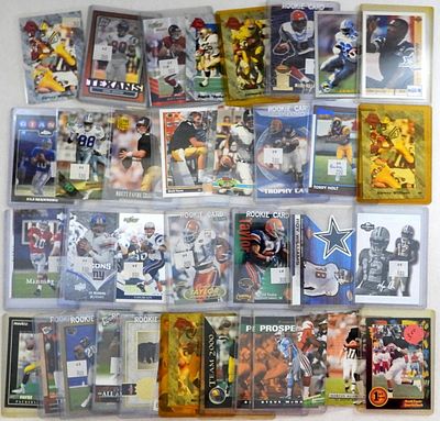 (37) FOOTBALL ROOKIES & STAR CARDS. (3) BRETT FAVRE ROOKIES & MORE - ALL NICE EM/NM - some 