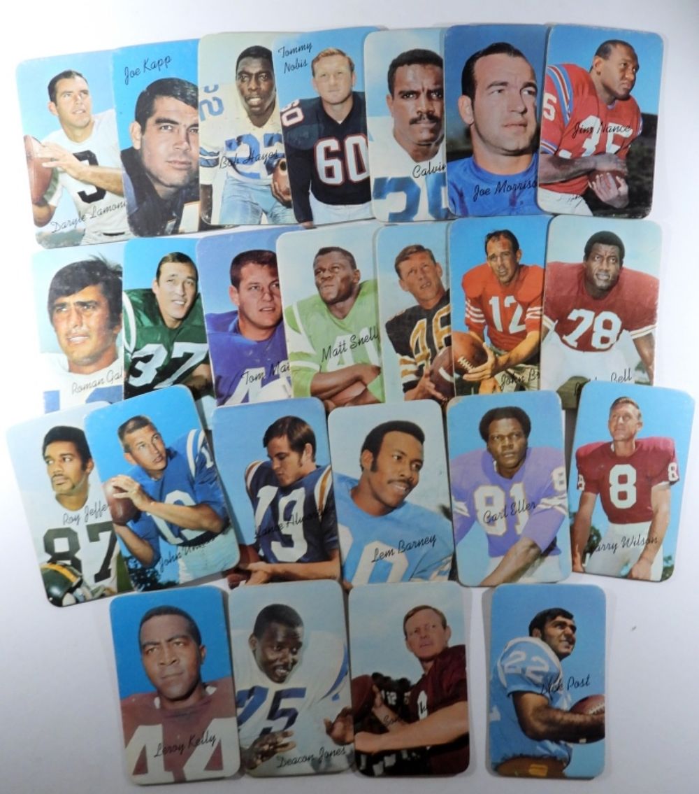 (24) 1970 TOPPS SUPER FOOTBALL CARDS. ALL DIFFERENT with STARS - VG/VGEX/EX