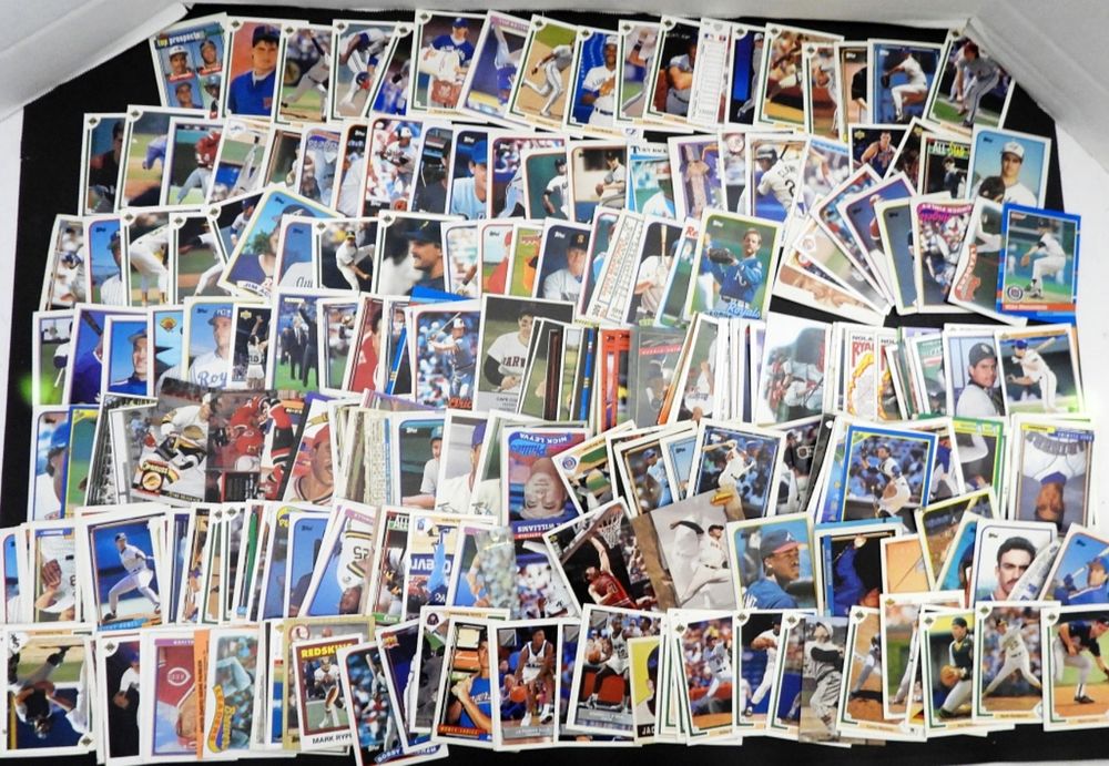 APPROX. 700 OF MOSTLY BASEBALL CARDS. MOSTLY BASEBALL WITH A MIX OF OTHER SPORTS, BETWEEN 80S 
