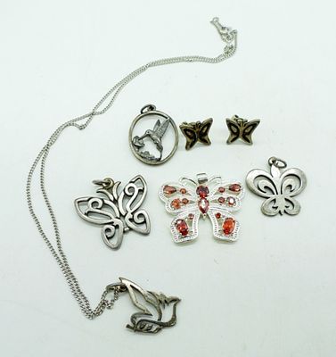 VTG 925 BIRDS & BEES JEWELRY PIECES. FIVE VINTAGE STERLING PENDANTS, ONE CHAIN 18". ONE PAIR OF