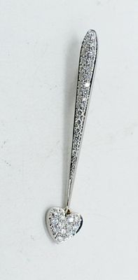 18KWG DIAMOND HEART DROP PENDANT. 18KWG (MARKED 750) SIMULATED DIAMOND (A FEW STONES ARE GENUINE 