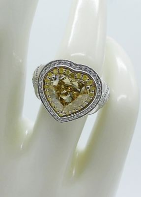 3 CARAT LIGHT YELLOW DIAMOND RING 18KWG. HEART SHAPED 3 CARAT LIGHT YELLOW DIAMOND RING IN HEART 