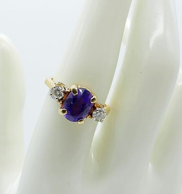 14KYG DIAMOND AMETHYST RING. 14K YELLOW GOLD RING WITH 1/2 CARAT TW WHITE DIAMONDS AND AMETHYST 
