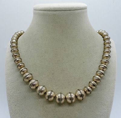 VINTAGE STERLING BEADED NECKLACE. 23" LONG. (18 DWT)
