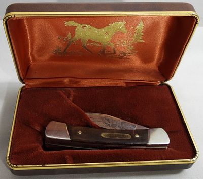 BUCK KNIFE LIKE NEW IN BOX. BUCK KNIFE HORSE PHOTO LIKE NEW IN BOX