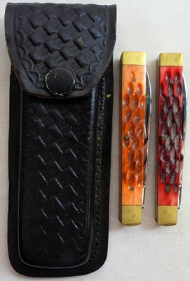 (2) FROST CUTLARY POCKET KNIVES. VG TWO BLADE POCKET KNIVES IN CASE