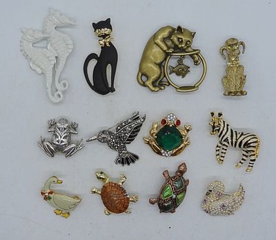 12 Animal Brooches. lots of different animals and different sizes