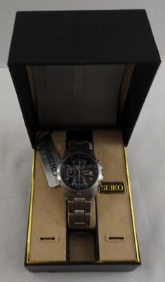 Seiko Men's Watch In Original Case. Seiko water-resistant chronograph 100m, 7T92-0BF0 