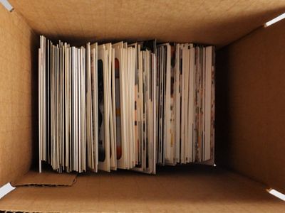 200 Mixed Hockey Cards. Unsorted, ungraded, various years, may have duplicates