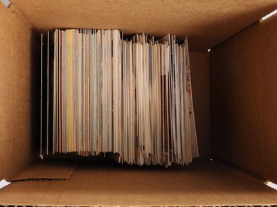 200 Mixed Hockey Cards. Unsorted, ungraded, various years, may have duplicates