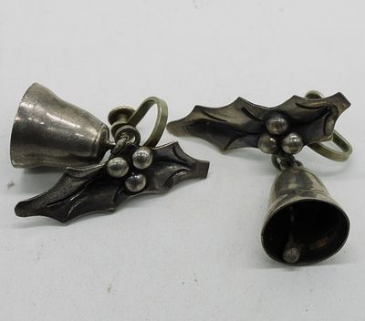 Taxco Holly berry Screwback 925 Earrings. Taxco holly berry screwback sterling earrings. (6.8 dwt)