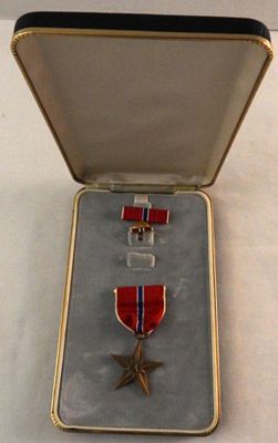 Bronze Star Medal Ribbon & Pin Original Case. U.S. Army Bronze Star, medal, ribbon and pin 