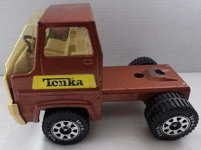 1970s Tonka Car Hauler Semi Cab. Car hauler XR-101, excellent condition, movable wheels
