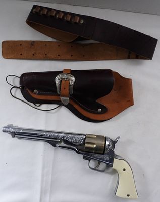 Vintage Hubley Cap Gun In Holster With Belt. Hubley, Made in America, cap gun, missing orange 