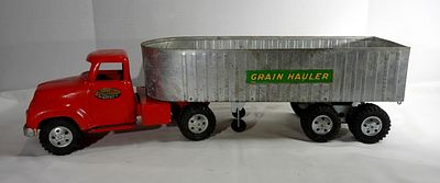 Vintage Tonka Toys Grain Hauler. 1950s-1960s, pressed steel, grain hauler, dump door is missing 