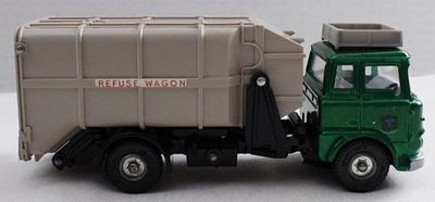 Dinky Toys 978 Refuse Wagon. Vintage in original box, great condition, includes both trash cans 