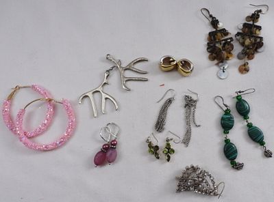 (9) Pairs of Earrings. Different variety of earrings