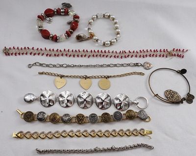 (10) Chunky Bracelets. Come get them