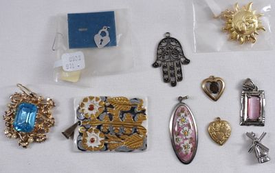 (10) Pendants. Bid Vintage!
