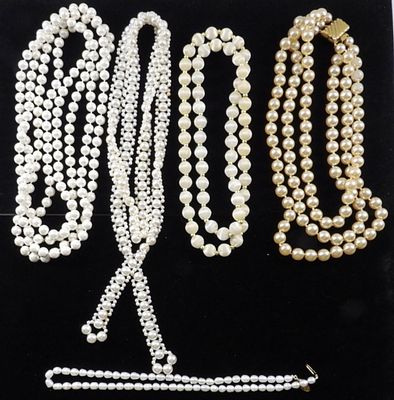 (5) Faux Pearl Necklaces. Different types of faux pearl necklaces
