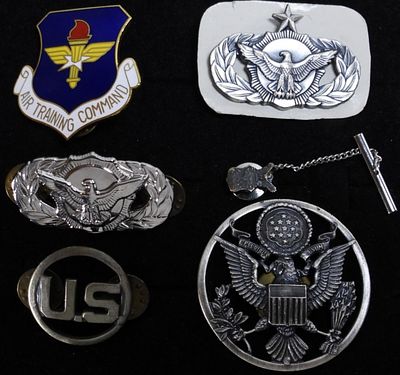 (6) Mixed Lot of Air Force Pins And Hat Device. 1) Air Training Command. 2) Air Force Senior 